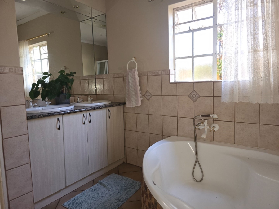 4 Bedroom Property for Sale in Dan Pienaar Free State